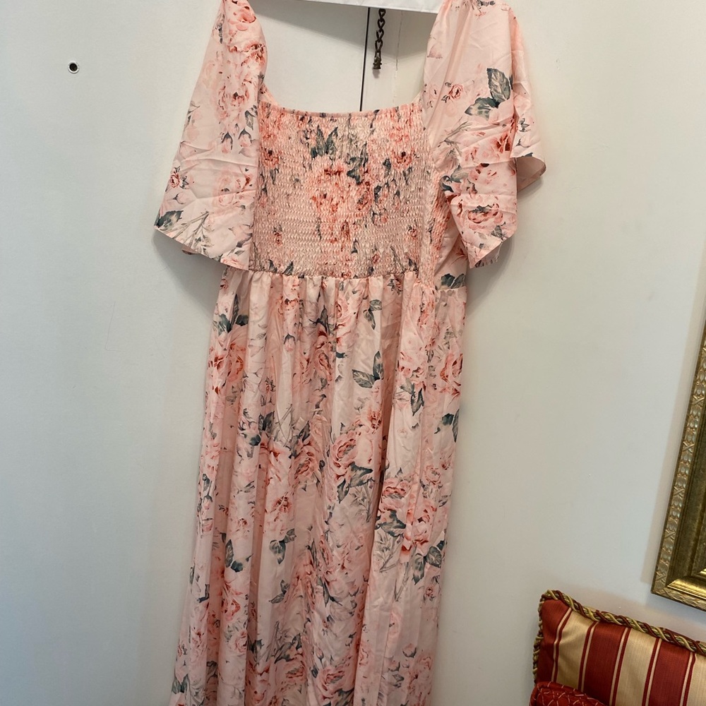 Beautiful lightweight dress in new condition
